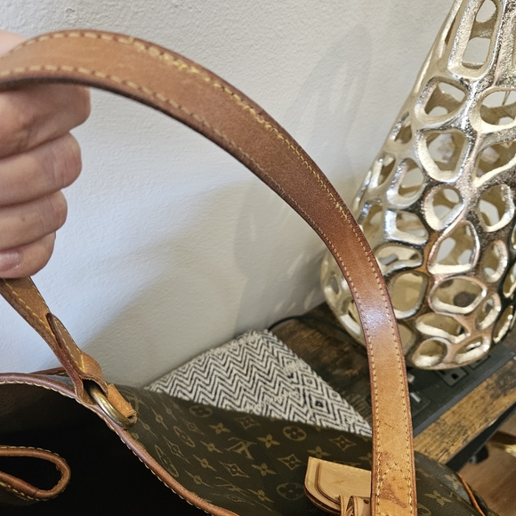 Louis Vuitton Batignolles Horizontal Monogram Tote/Shoulder Bag - Picture 7 of 16